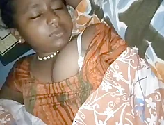 Sexy Indian Girlfriend Gets Naughty on Camera